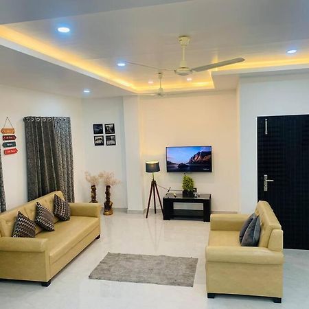 Ferienwohnung White Orchid, Unique & Stylish, Executive 2Bhk. Guwahati Exterior foto