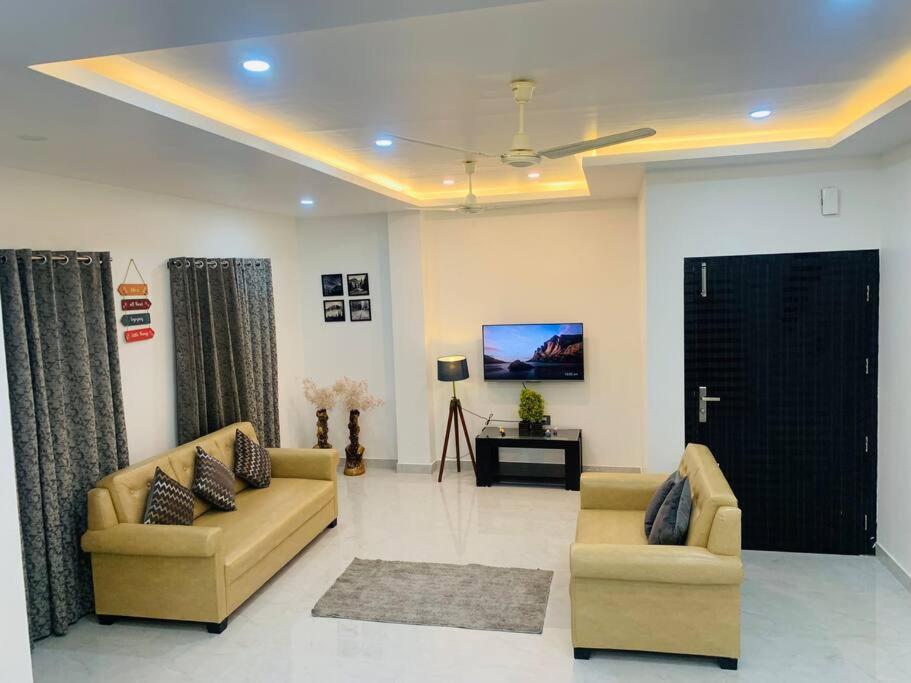 Ferienwohnung White Orchid, Unique & Stylish, Executive 2Bhk. Guwahati Exterior foto